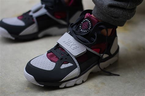 nike air trainer huarache size 8